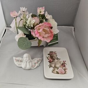 Ashland Floral Arrangement with Soap Dish & Angel Wall Art